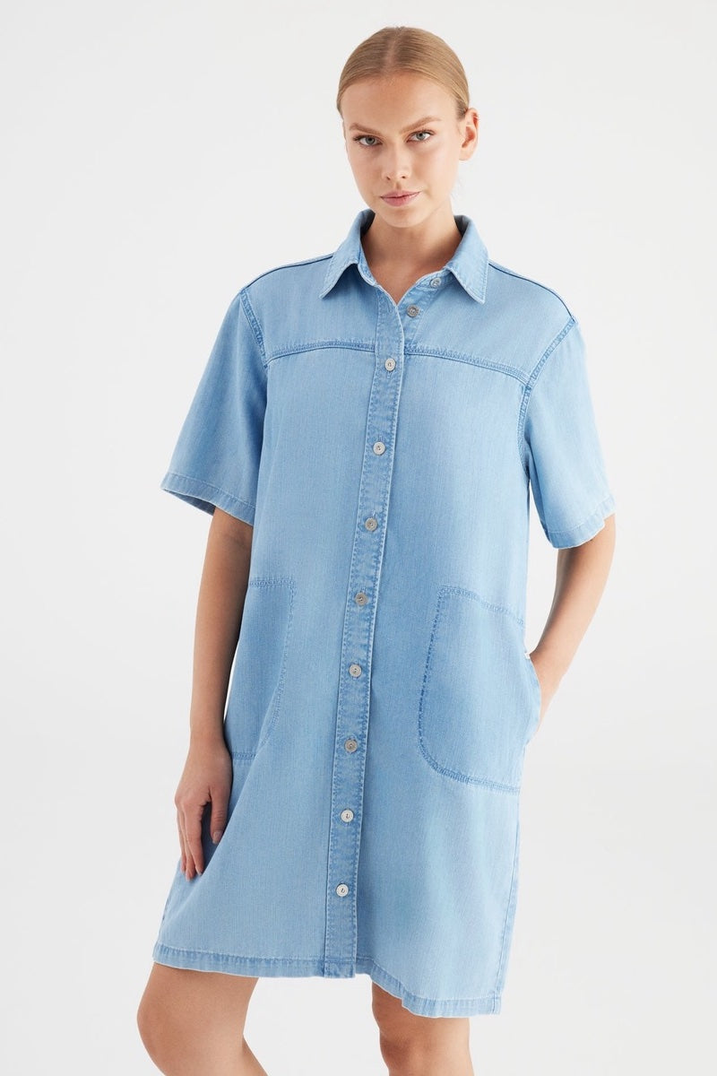 COJ - Nikki Relaxed Dress in Light Blue Jeans