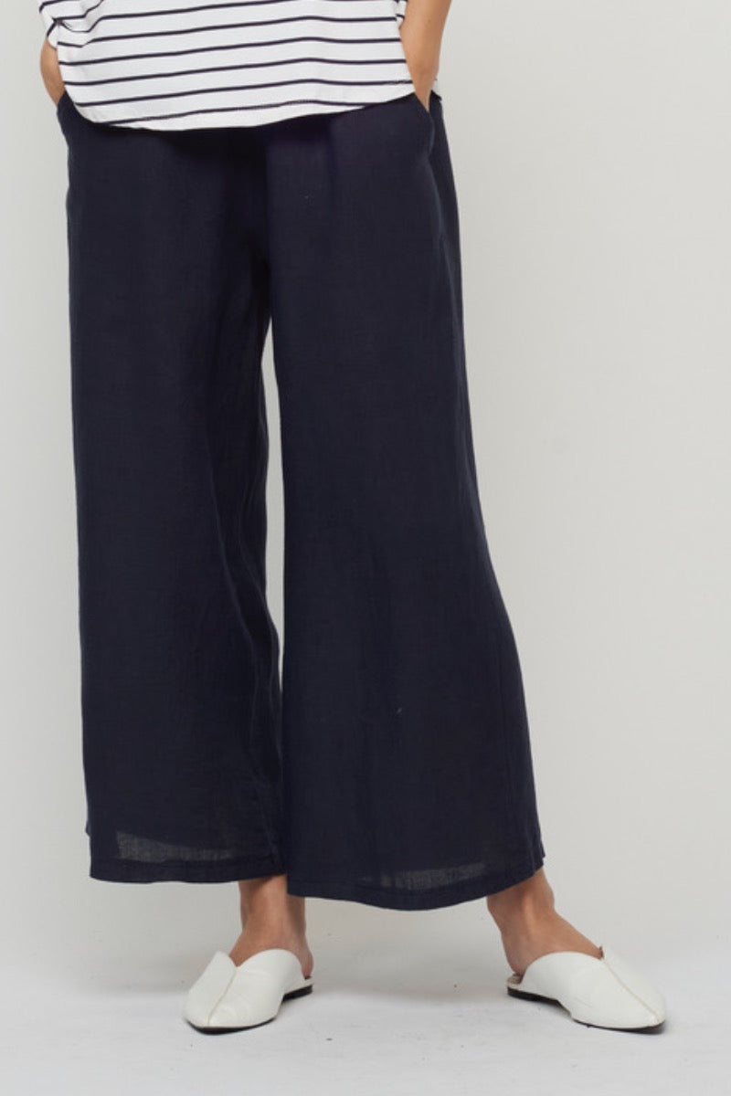 Pistache - Cropped Linen Pant in Navy