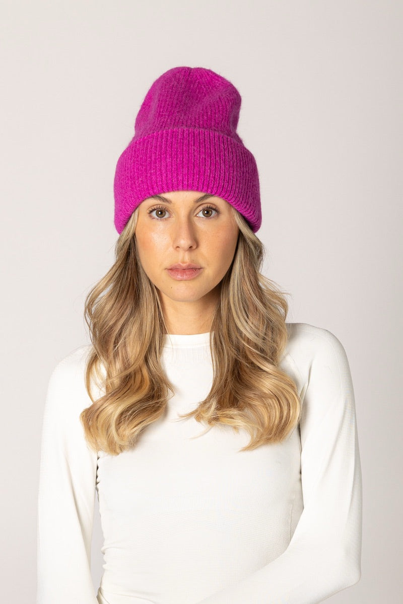 Lyla & Luxe - Apres Hat in Magenta