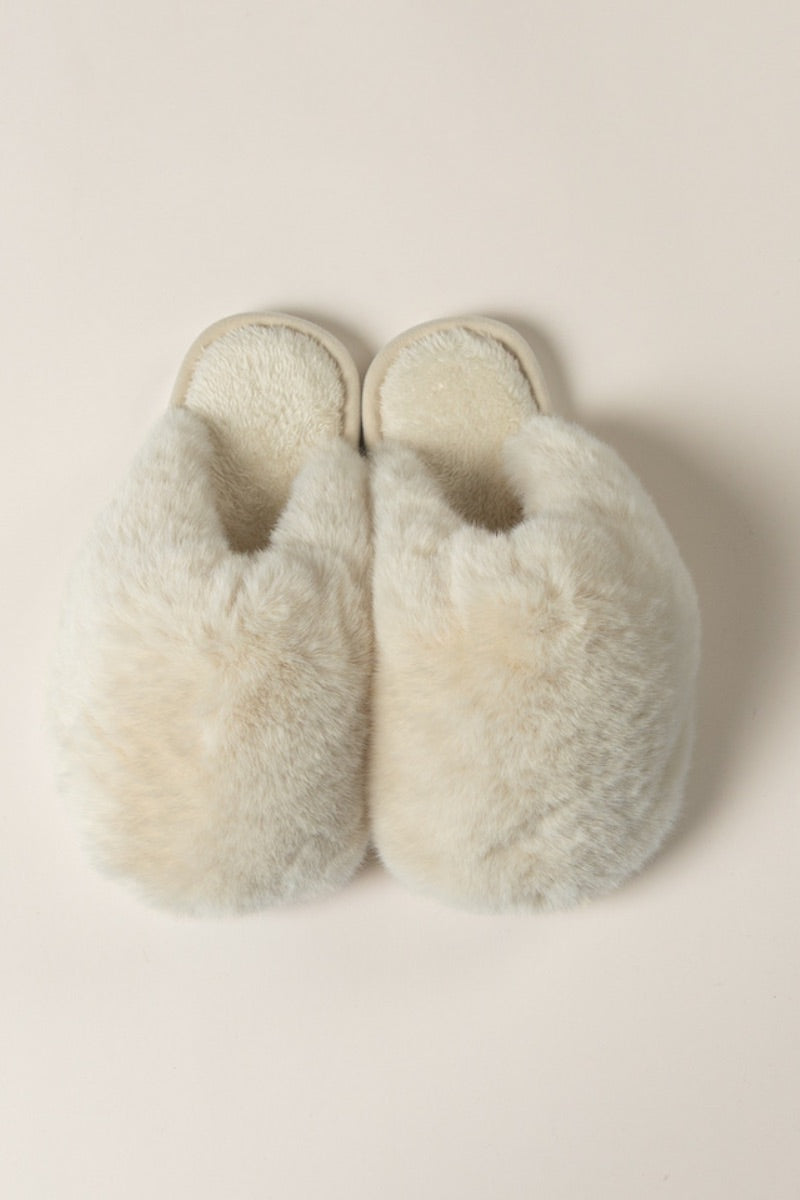 Lyla & Luxe - Puff Faux Fur Slippers in White