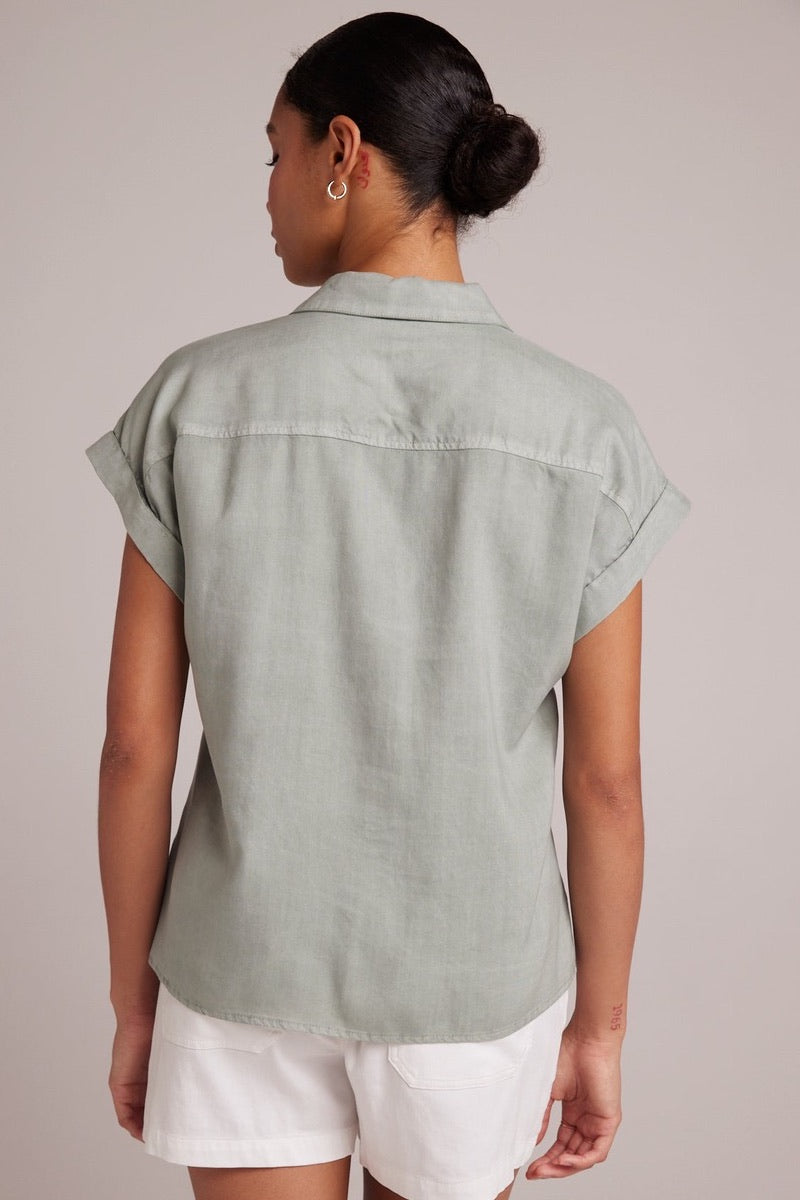 Bella Dahl - 2 Pocket Short Sleeve Shirt in Oasis Green