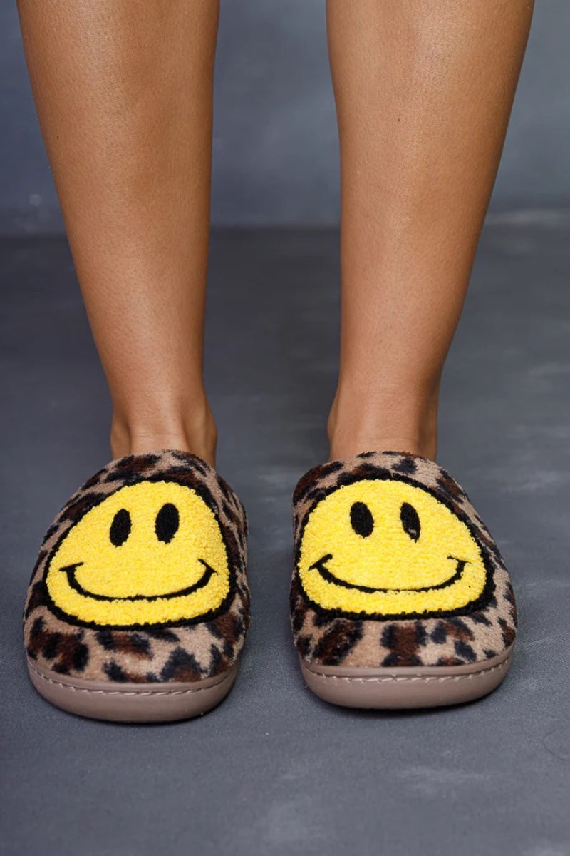 Comfy Smiley Slippers in Leopard